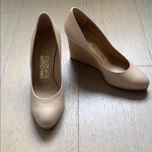 Ferragamo Fiamma Z 8cm New Bisque Lamb Wedges